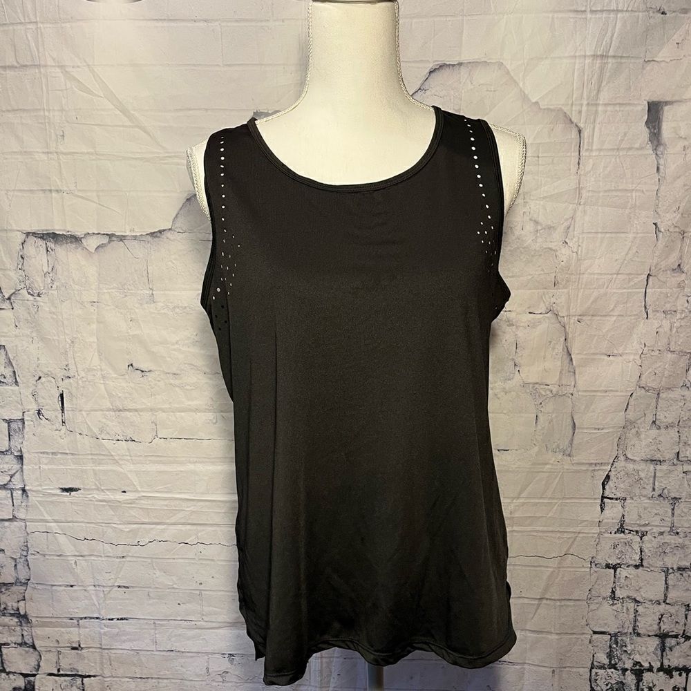 Daisy Fuentes tank top
